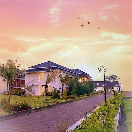 Horison Resort Antawirya Джепара Екстериор снимка